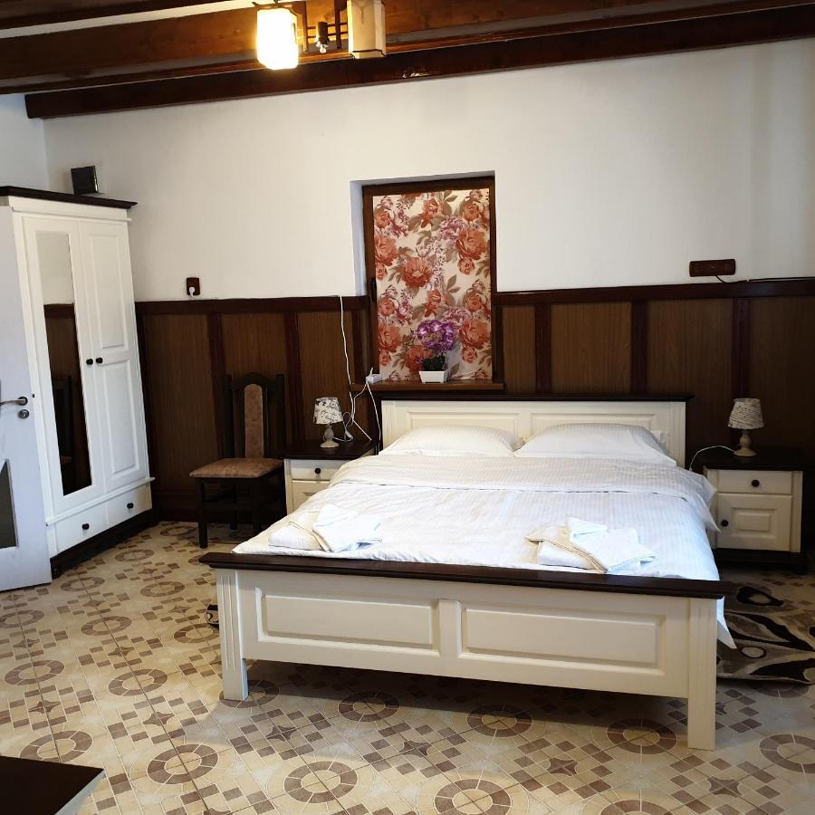 Casa Poenaru Hotel คัมพูลุง โมลโดเวเนสค์ ภายนอก รูปภาพ