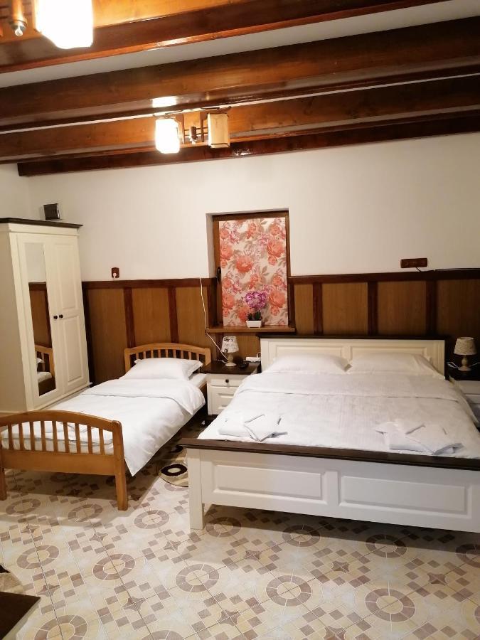 Casa Poenaru Hotel คัมพูลุง โมลโดเวเนสค์ ภายนอก รูปภาพ
