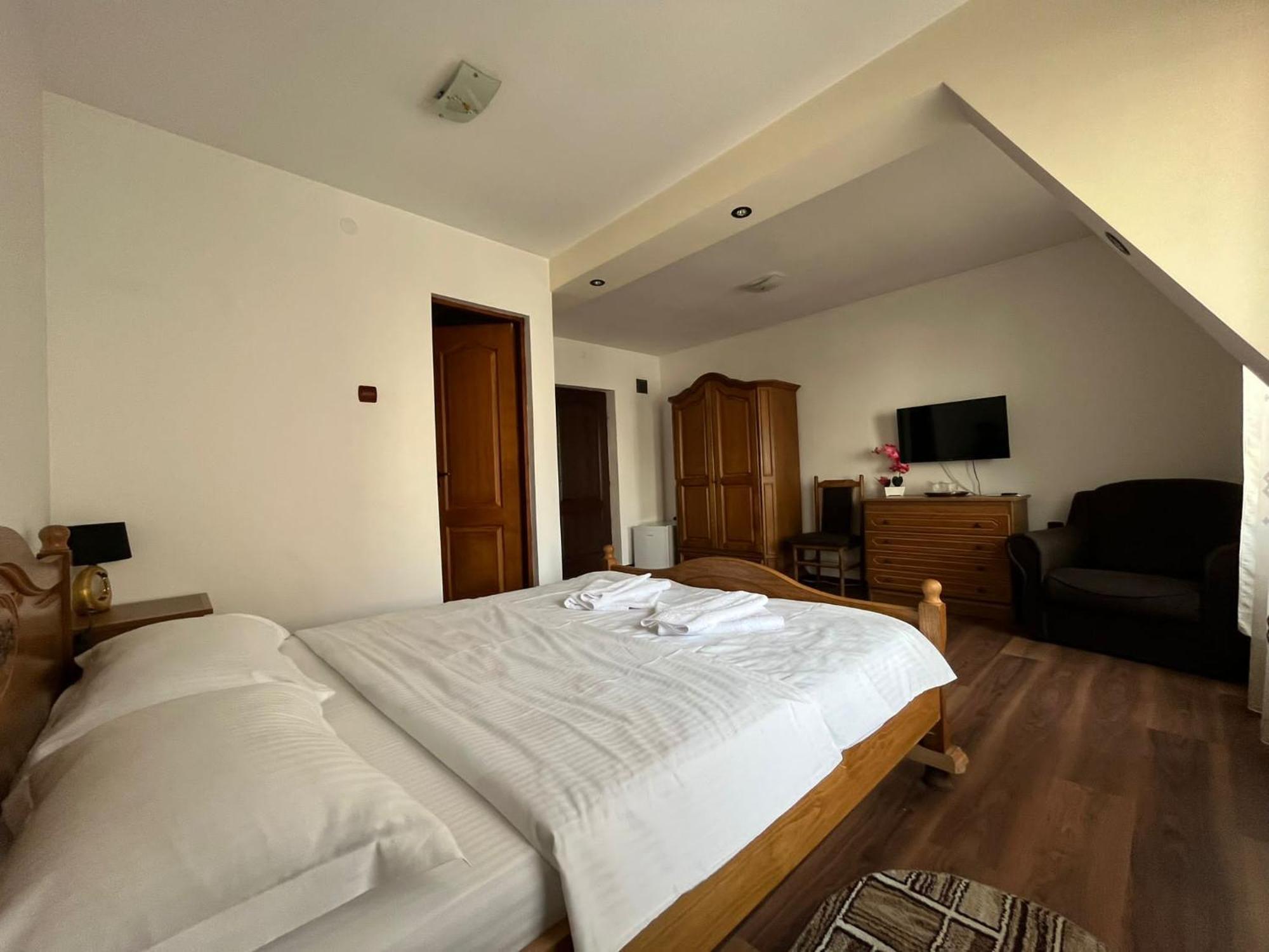Casa Poenaru Hotel คัมพูลุง โมลโดเวเนสค์ ภายนอก รูปภาพ