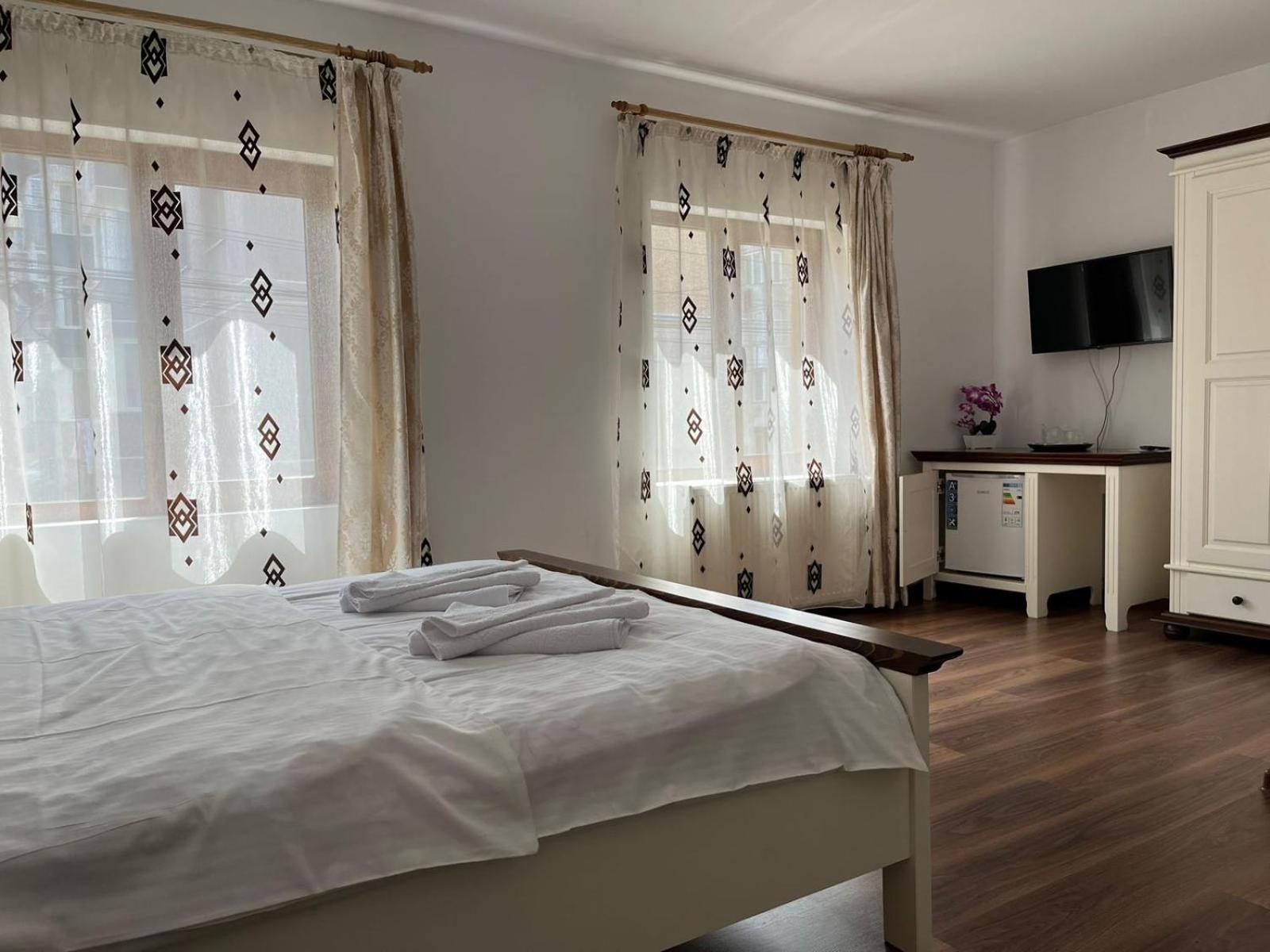 Casa Poenaru Hotel คัมพูลุง โมลโดเวเนสค์ ภายนอก รูปภาพ